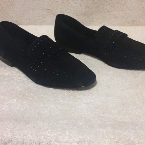 Shoes - Picture 2 of 5